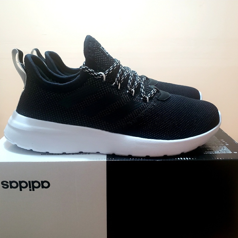 Mens adidas sneakers size: 9.5